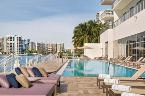 Luxury Condo with Jacuzzi and Amenities